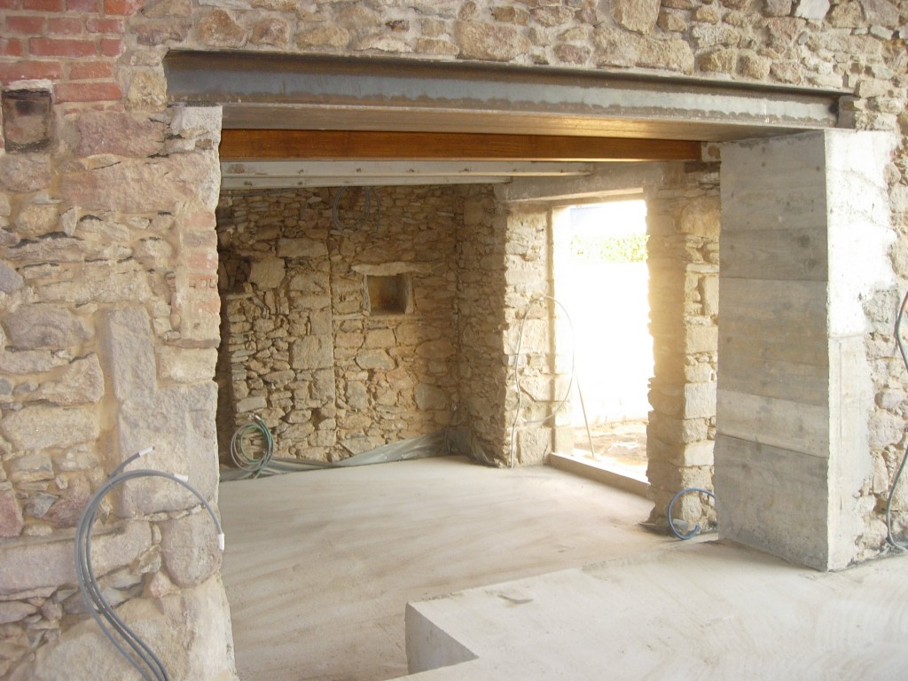 Ouverture de mur en pierre, en béton à Sainte-Croix-sur-Buchy